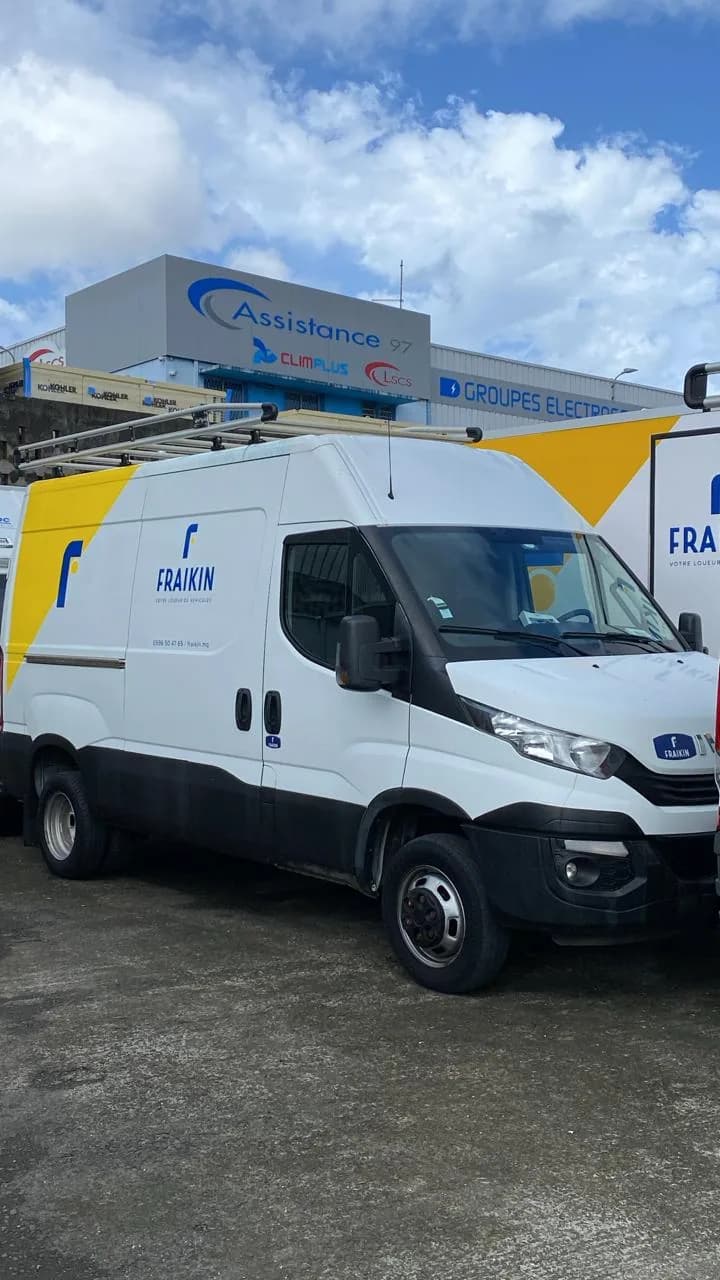 Flotte de véhicules marquée aux couleurs de l’entreprise
